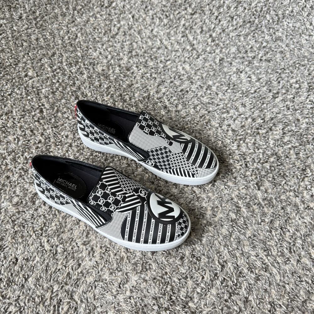 Michael Kors Slip-On Keaton Leather Sneakers Shoe Black White Logo Size 6 New - Picture 4 of 10